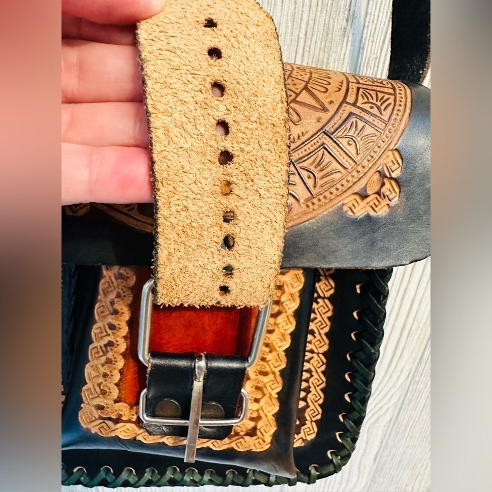 VINTAGE HAND TOOLED LEATHER Purse Bag Mexico Crossbody Adjustable Brown Boho - Picture 11 of 16